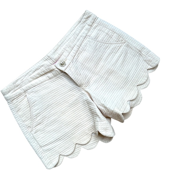 Lilly Pulitzer Cream Scalloped Shorts Size 0 - Picture 2 of 4